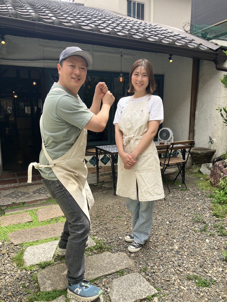 kbs_mori's tweet photo. ラジオカー🚗

【京都三条会商店街】さん✨️

元気いっぱいの山口さんが営むのは「Sweets Cafe KYOTO KEIZO」。
綺麗な奥様と熱々で営業中💕

お肉好きの山口さんが作る牛タンカレーは絶品！🍛
10分モンブランなどのスイーツも大人気です🌰

#となもり #宮脇さなえ  #エルちゃん https://t.co/hYk7PDeGCA