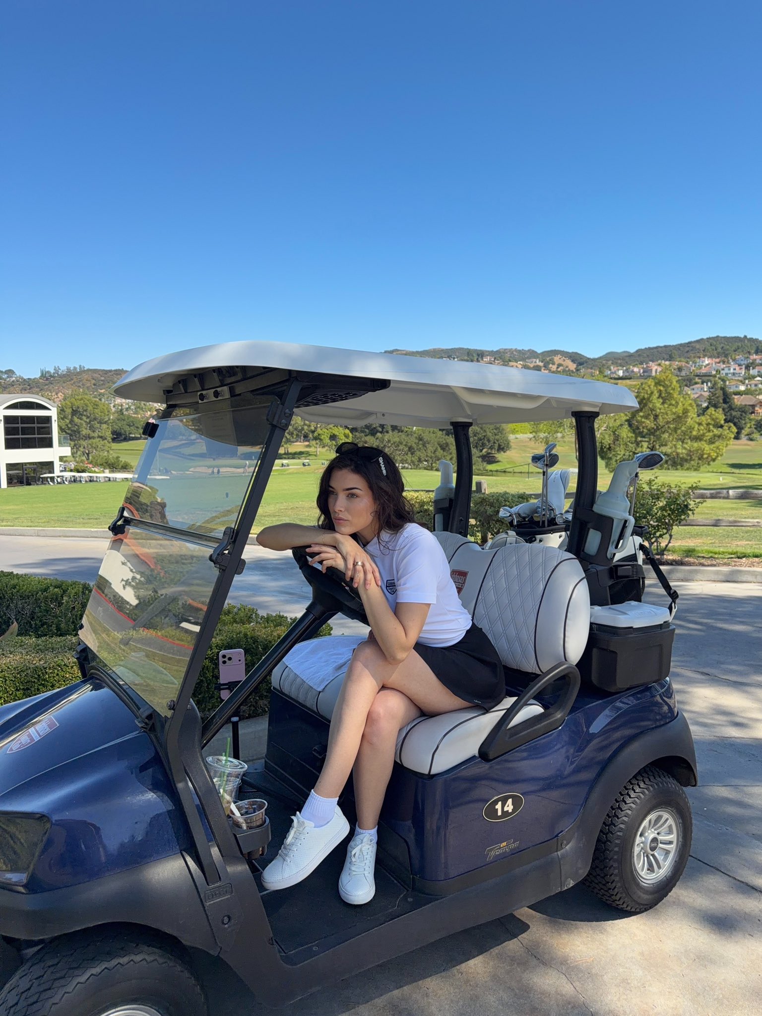 3 pic. Baby are you a golf ball? Cause I’d try to hit that and fail miserably 🫱🏻‍🫲🏼 https://t.co/tTLkqn9Ms5