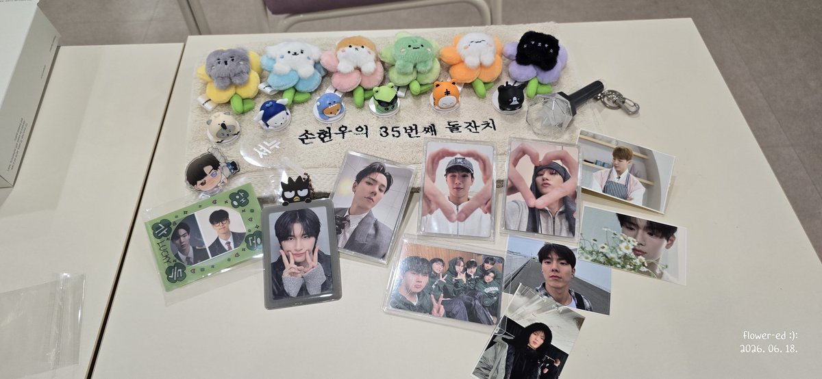 soohoneim's tweet photo. 셔누생카방문✨️
예쁜셔누사진 가득보고 아기자기예쁜 생카.
스텝분들도 친절하시고 럭드1등 액자 창균이로 찜콩하고 럭드2등 셔누타올 소장해 행복해💜
#유월에_피어난_다정한_온기
#MonstaX #Shownu #몬스타엑스 #셔누 #ショヌ #モネク #モンスタエックス https://t.co/KhN04x6xbg