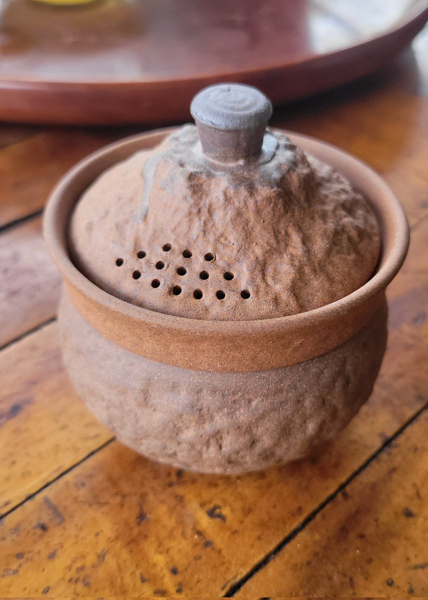 ducjacos's tweet photo. Núi non thu nhỏ trong lòng gốm,
Trà xanh ngấm vị lòng thanh tịnh. 🍵
“Bạn thích uống trà kiểu gì nhất? Comment bên dưới nhé ☕”
#TraCo #CeramicTea https://t.co/0jsA2bxurX