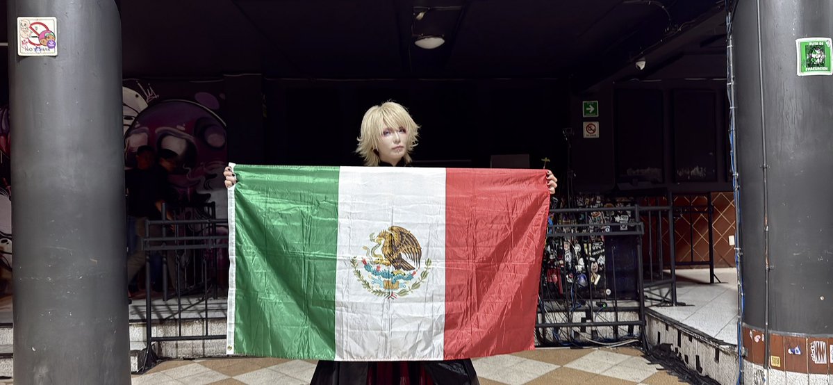 kouki_d_out's tweet photo. Gracias a todos en México. Fue el mejor concierto de mi vida. Los quiero mucho. Gracias por esperarme. Cuando era estudiante, odiaba mi cara. Por eso no tengo fotos de esa época. Pero el visual kei me salvó. Seguiré cantando visual kei para todos.

メキシコ終わったよー！
初日からダウトブチがましたった！

良きツアーになるよこれ！
メンバーもスタッフも刺激的で最高だ！