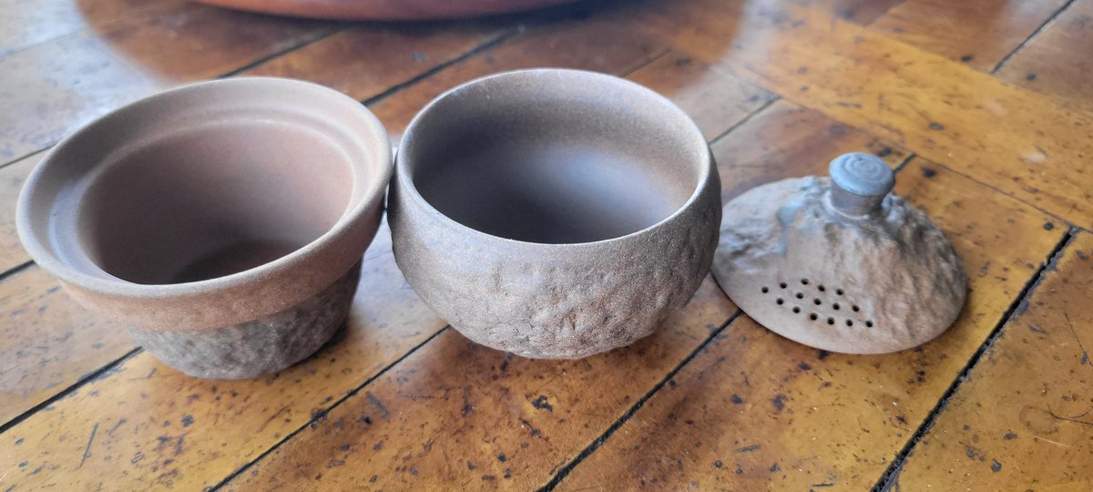 ducjacos's tweet photo. Núi non thu nhỏ trong lòng gốm,
Trà xanh ngấm vị lòng thanh tịnh. 🍵
“Bạn thích uống trà kiểu gì nhất? Comment bên dưới nhé ☕”
#TraCo #CeramicTea https://t.co/0jsA2bxurX