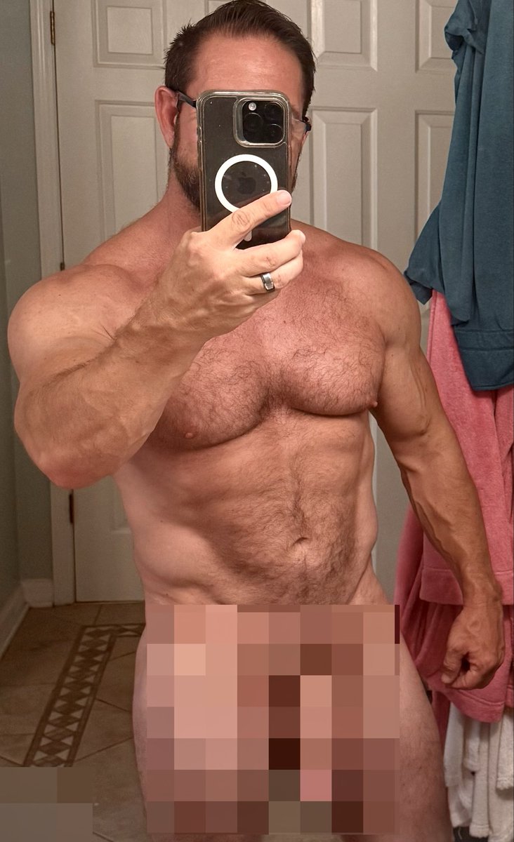 BaileyMajorCB's tweet photo. Bored and horny… who’s up? https://t.co/IDnr8rqBgO
