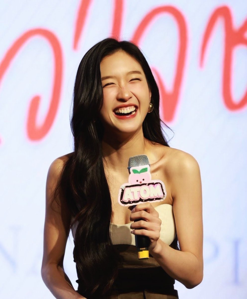 all_my_love_is's tweet photo. ต้องเป็นคนยังไง ถึงจะเมินเฉยต่อรอยยิ้มนี้ได้?

FAYEATOM PERU FANMEET
#FayeAtomLima1stFM
#FayeAtom
#FayePeraya
#AtomPariya https://t.co/oBMJ8Z9Vhb