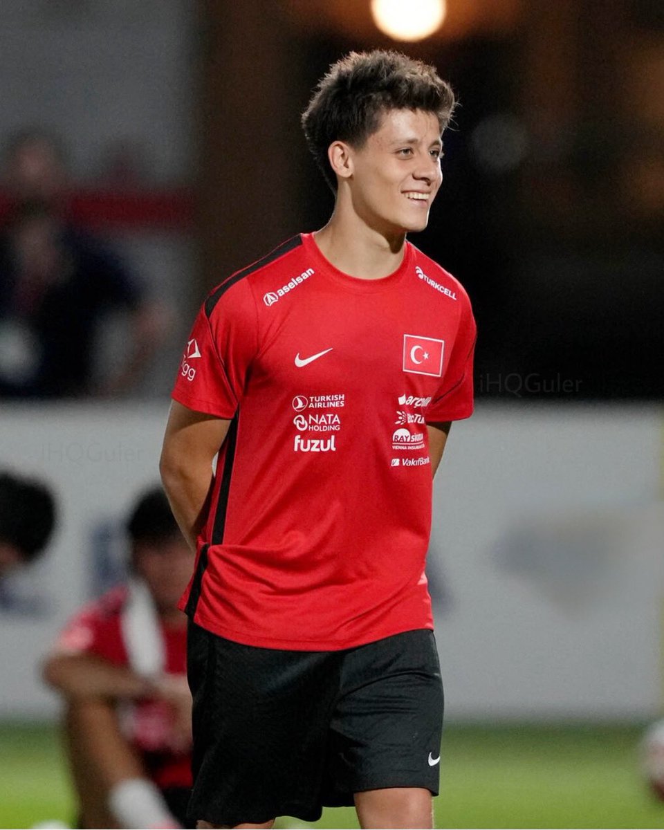 VilretM's tweet photo. 🏴󠁧󠁢󠁥󠁮󠁧󠁿🎙️Thomas Tuchel on the Jude Bellingham vs Arda Güler debate: “ I think Arda is still coming up”

"I don't understand why football always wants to put young talents against each other. Jude Bellingham and Arda Güler are completely different players with different responsibilities on the pitch."

"Jude influences games with his physicality, leadership and ability to arrive in decisive moments. Arda influences games with his creativity, intelligence and technical quality between the lines."

 "You don't have to choose one over the other. If you love football, you should appreciate both. They are among the brightest talents of their generation, and the game is better because players like them exist."

 "Comparisons create headlines, but development creates great careers. Both have everything needed to reach the very top." ⭐️⚽