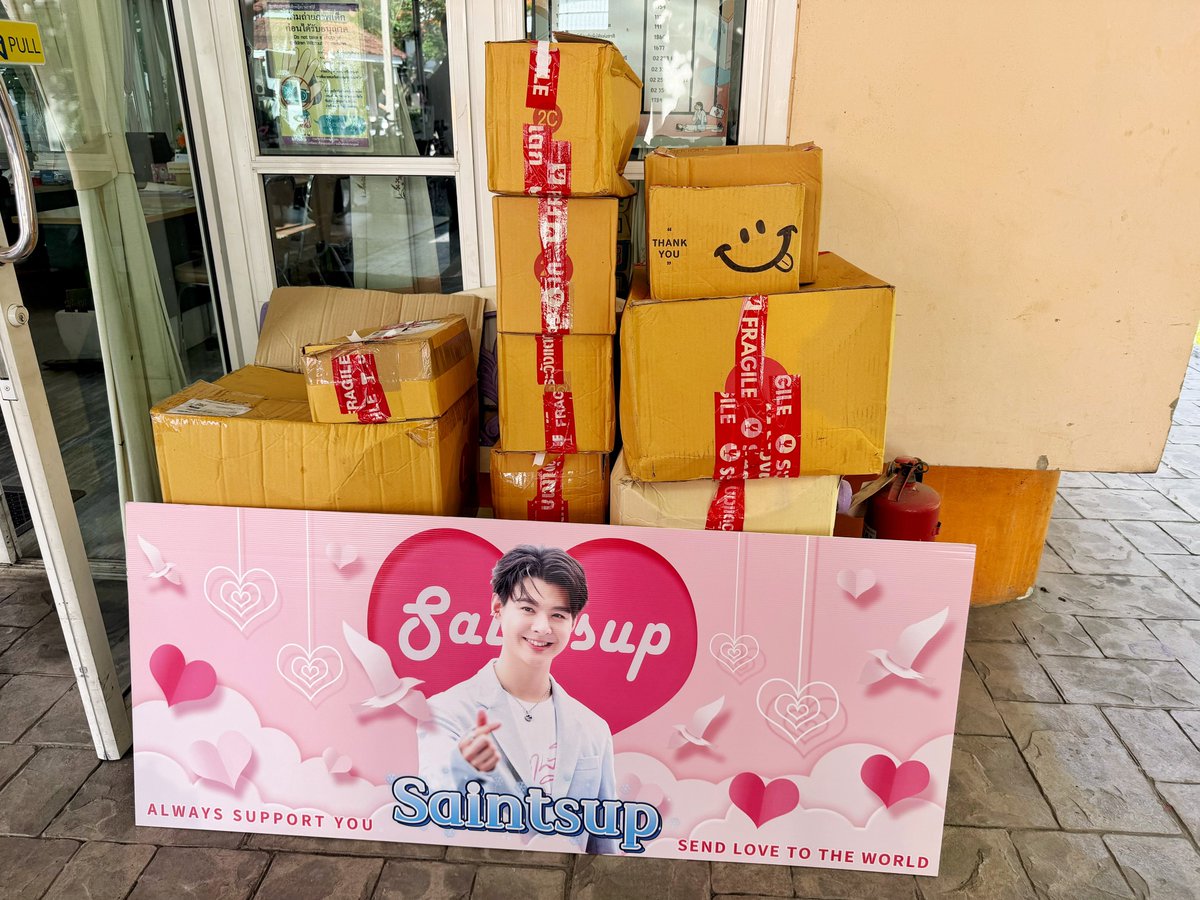 Yuyen_Huang's tweet photo. A one day trip wasn't just about seeing you. It was also about doing something meaningful.
Visited an orphanage with products from your brand and other essentials, hoping to bring a little warmth to the children. 
Always support you. Send love to the world ❤️
#Saint_sup #MjngEr https://t.co/DhNx7eP2fP