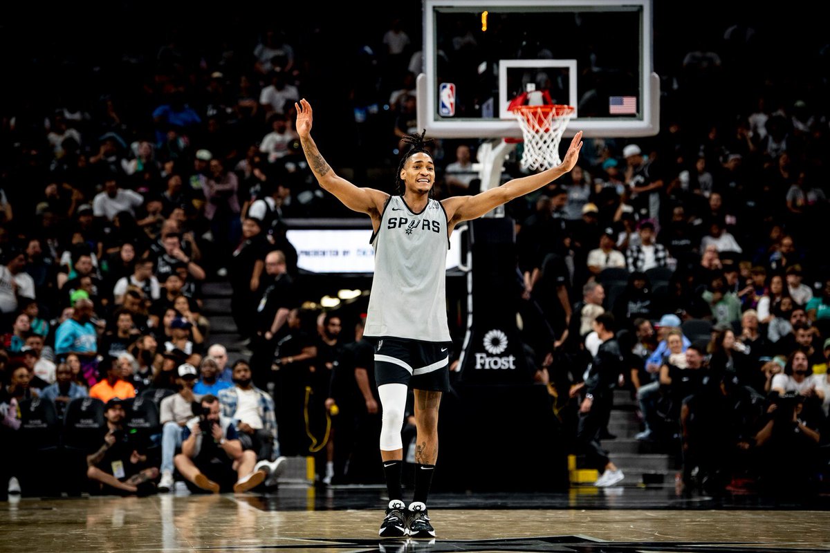 spursarchives's tweet photo. https://t.co/2Hb4CM49WZ