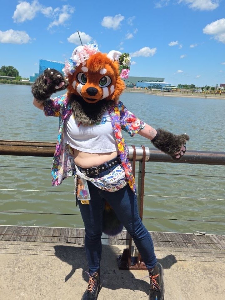 CharlieCatBear's tweet photo. guys i fear i might be queer 
📸: @WoIfinger https://t.co/HV9mHmPKoY
