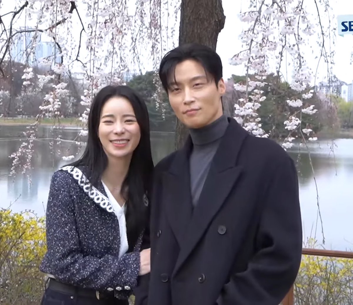 kdramabeans_'s tweet photo. i refuse to let them go! no... they can't go https://t.co/LxCjnJ4a43