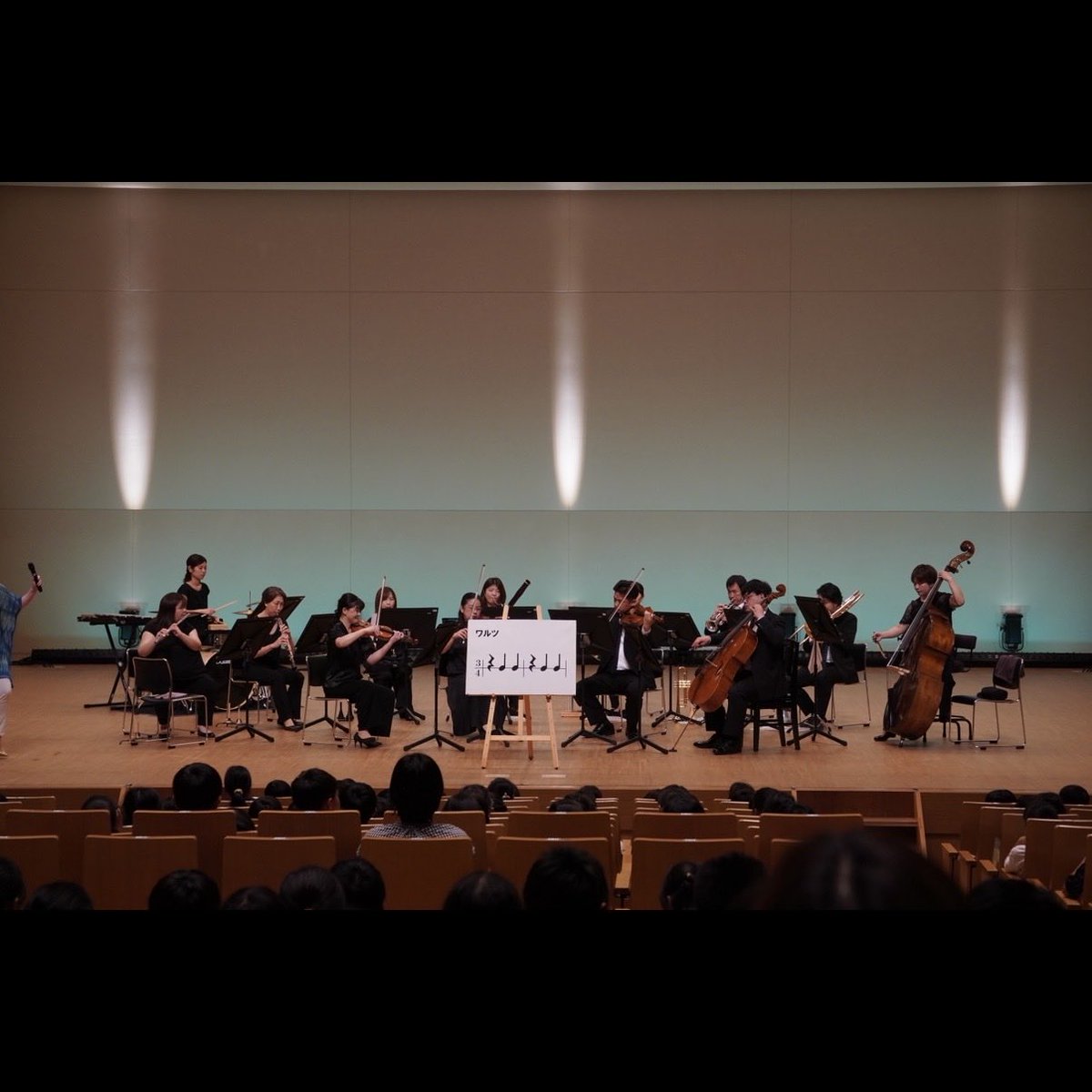 mizuhobunka's tweet photo. みんなの音楽大冒険！
ミニオーケストラ・ピクニック♬

瑞穂区と緑区から3校の小学校の子どもたち約300人が劇場に遊びに来てくれました🥰

演奏を聴くだけでなく、リズムを叩いたり、みんなで歌ったり、70分間の濃密なプログラムを楽しんでいただきました🎻✨

#ミニオケ #オケ太郎 https://t.co/0hswPVqzGN