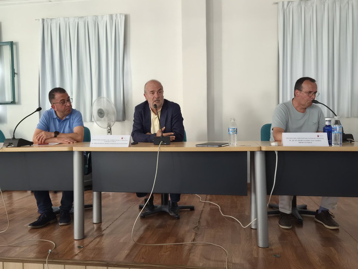 ailimpo's tweet photo. AILIMPO participó ayer tarde en la Jornada Informativa de la Consejeria de Agricultura de Murcia en Librilla sobre el virus de la clorosis nervial amarilla.

La información y la detección precoz son las mejores herramientas para garantizar la sanidad vegetal. https://t.co/rmGJ05sWkW