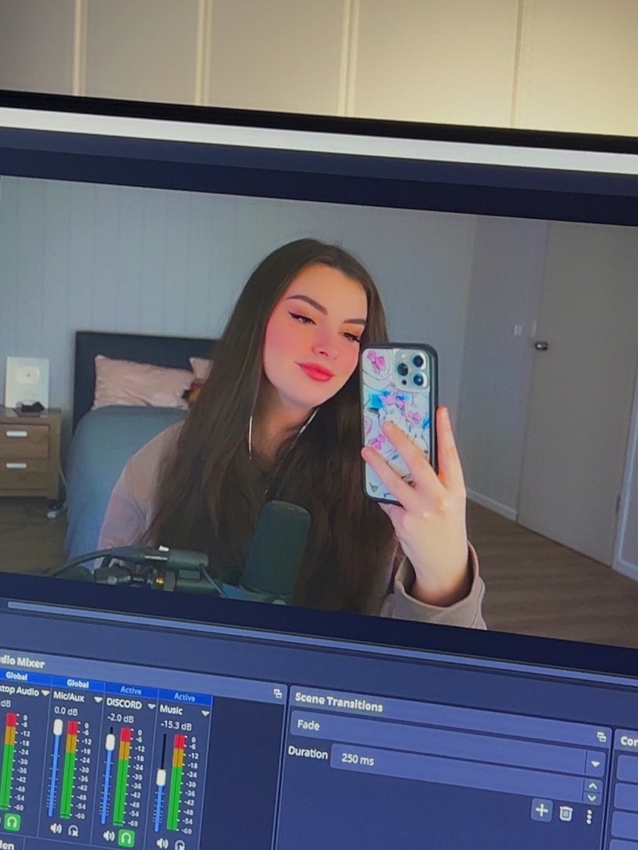 HerGaming_'s tweet photo. Live rn! :) https://t.co/GPX7lmg9tm https://t.co/NztgWmgOOa
