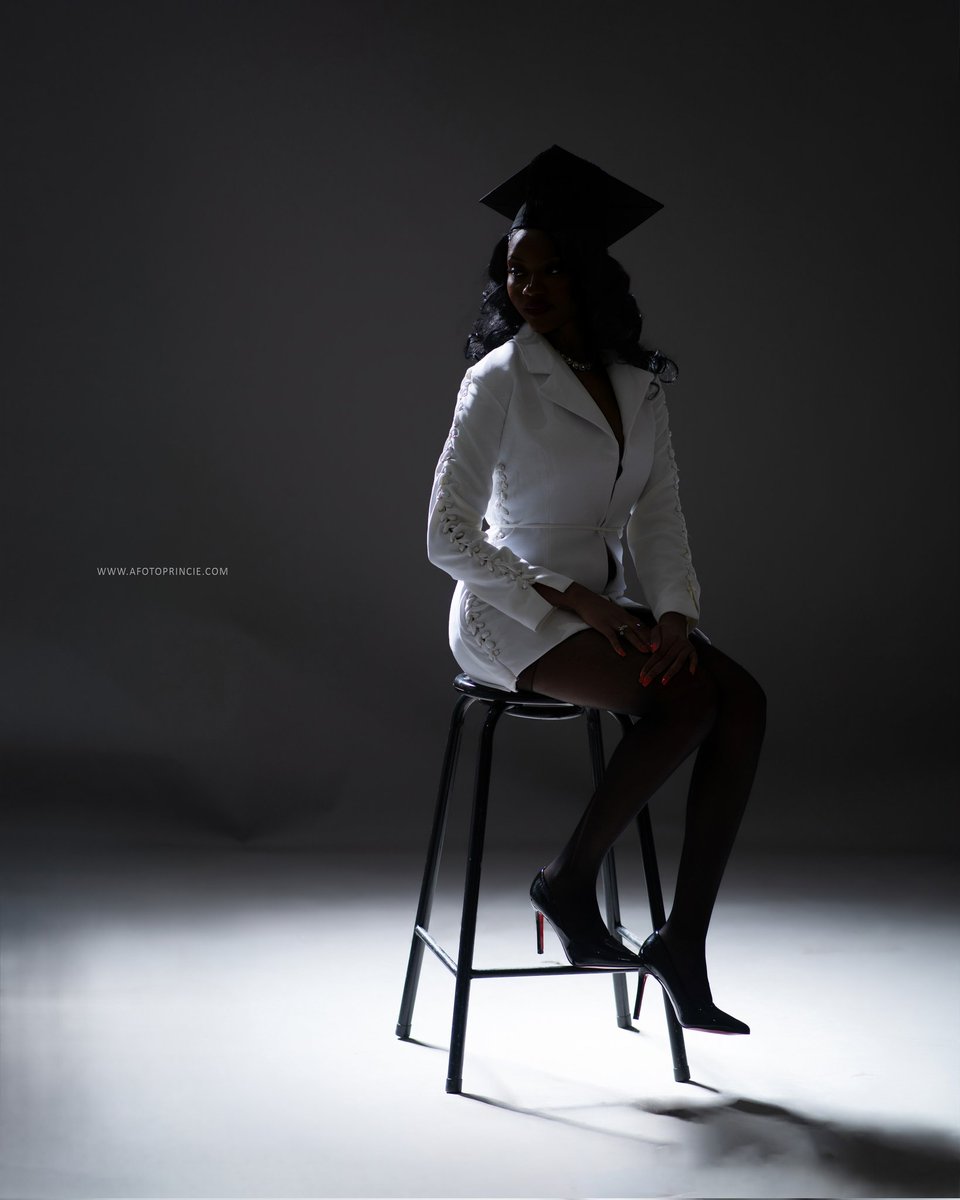 Amazon1ady's tweet photo. Officially that girl😌🎓 https://t.co/5k8pp2PD0x