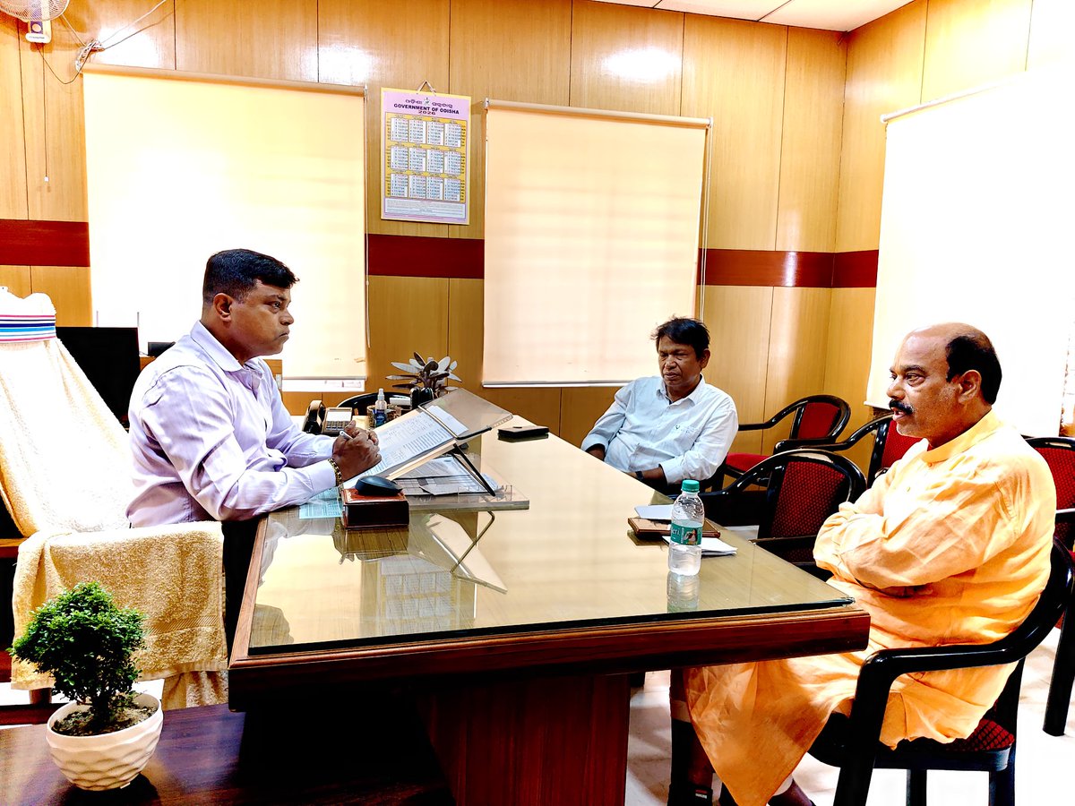 OSSCLtd's tweet photo. 17.06.2026
Managing Director, OSSC Ltd. had a meaningful discussion with Hon'ble MLA, Bhanjanagar on developmental activities by OSSC Ltd. Focused on strategically expanding our plans &amp; initiatives for the upcoming Kharif season to support farmers and boost agricultural growth. https://t.co/osloyGtBgK
