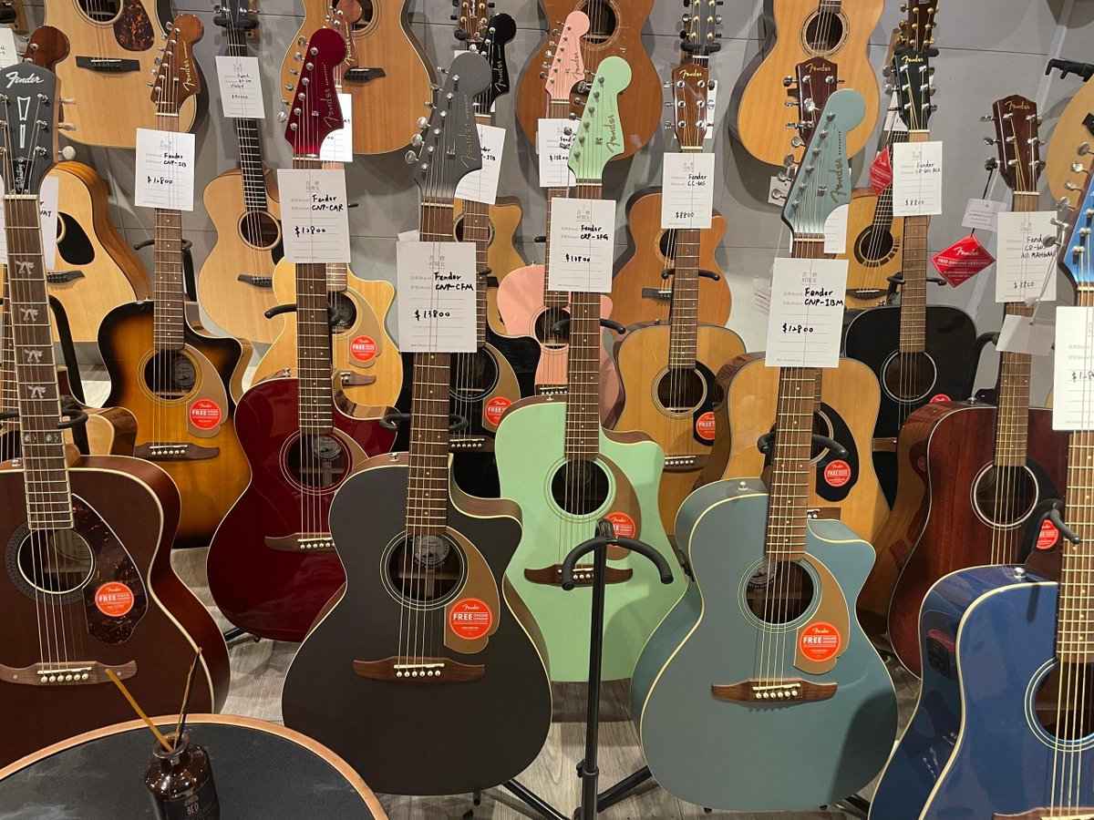 iLovefcbf's tweet photo. 新しくアコギを買おうと思ってるんだよね。🎸 https://t.co/YUWdNDoJtk