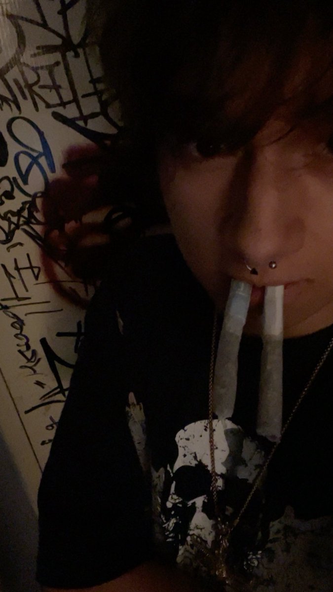 fent4niil's tweet photo. por kerer tomarle foto se me enchueco uno 🫩 #drugtwt #weedtwt https://t.co/KP0hgzubXd