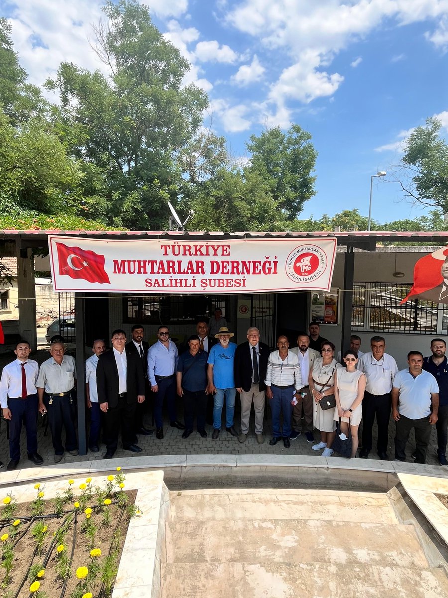 O_PEHLIVANOGLU's tweet photo. Zafer Partisi olarak adeta bir il büyüklüğünde olan Manisa'nın Salihli ilçesinde Salihli Belediye Başkanlığı, Salihli Ticaret Odası, Salihli Muhtarlar Derneği ve Salihli'nin en büyük medya kuruluşu "Sektör Medya" yı ziyaret ettik. 
Türkiye'nin sorunları ile çözüm önerilerimize dair görüşlerimizi anlattık. 
Zafer Partisi ve Ümit Özdağ'a olan ilgi her gün her yerde daha da büyüyor. Bunu gözlemledik. 
@umitozdag 
@zaferpartisi
