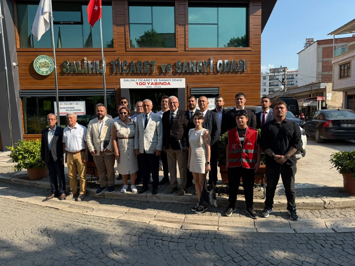 O_PEHLIVANOGLU's tweet photo. Zafer Partisi olarak adeta bir il büyüklüğünde olan Manisa'nın Salihli ilçesinde Salihli Belediye Başkanlığı, Salihli Ticaret Odası, Salihli Muhtarlar Derneği ve Salihli'nin en büyük medya kuruluşu "Sektör Medya" yı ziyaret ettik. 
Türkiye'nin sorunları ile çözüm önerilerimize dair görüşlerimizi anlattık. 
Zafer Partisi ve Ümit Özdağ'a olan ilgi her gün her yerde daha da büyüyor. Bunu gözlemledik. 
@umitozdag 
@zaferpartisi