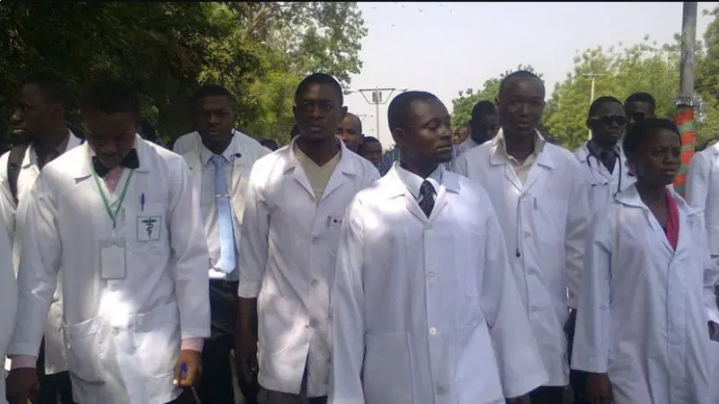 vanguardngrnews's tweet photo. Japa: Only 55,000 doctors left for 220m Nigerians

https://t.co/DdfUtGpBo4 https://t.co/frtRyrpUfg
