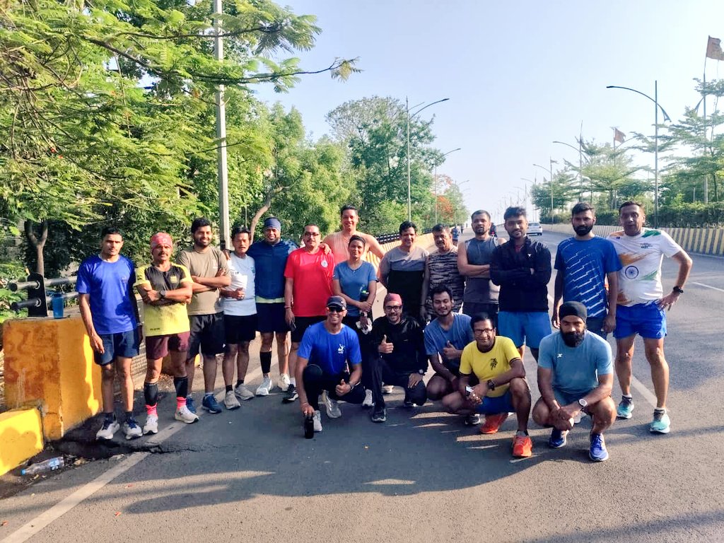 hrsanjaynegi's tweet photo. Crushing the bridge repeats with the best crew in town. There is nothing like an early morning grind to clear the mind and test the legs. Manish Pacers Army setting the pace! ๐โโ๏ธโก
#ManishPacersArmy #IndoreRunners #BridgeRun #MorningMiles #RunningCommunity #RunIndore https://t.co/ca6615vQW6