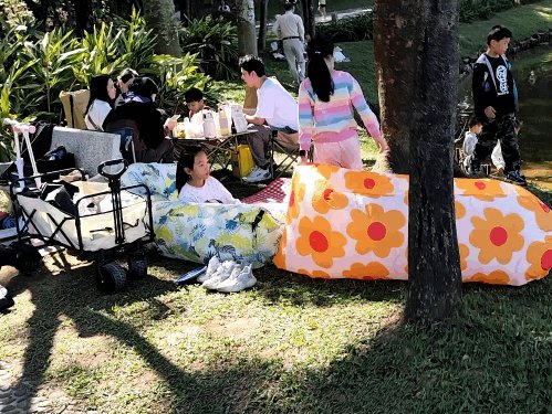 sr_poder's tweet photo. Our college art club’s weekend sketching trip by the lake is open now! Bring your sketchbook and meet new creative friends https://t.co/WffUORocQ3