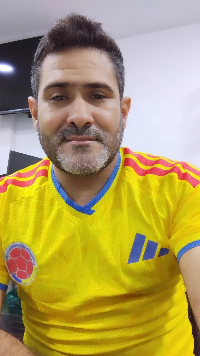 garces_89's tweet photo. 💛💙❤️ https://t.co/IzZDAbjLBo