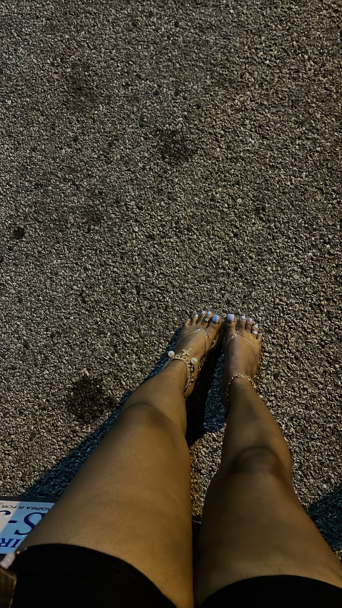 Mistyreignn's tweet photo. Lil ms perfect 👣💎💕 #feetworshi̇p https://t.co/Sjnh0kyjNf