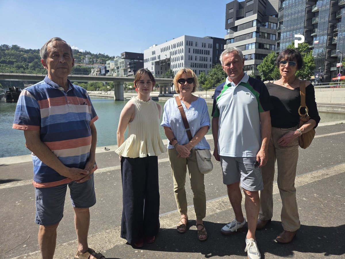 leprogreslyon's tweet photo. ❎ Réunis en collectif, plusieurs riverains du quartier Confluence contestent le projet de baignade en milieu naturel dans la darse. Ils redoutent des « nuisances sonores prévisibles » et déplorent « l’absence d’études d’impact » ainsi que le « défaut de concertation avec les riverains ».
➡️ https://t.co/pNCFSDWSj2