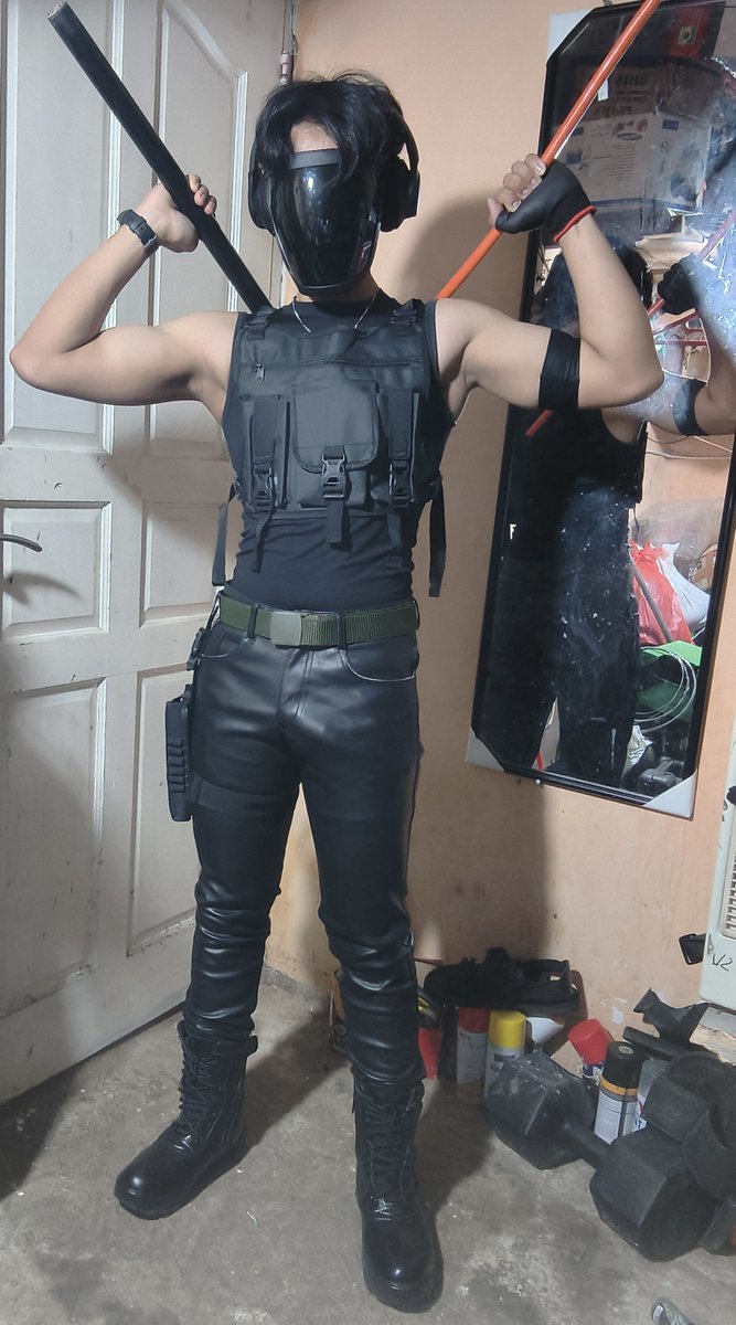 Schannel4Pas's tweet photo. Coba main Leather sekali2 #leatherboy #leatherfetish #leather #tactical #lycraboy #leathermen #cyborg https://t.co/StRz5ry7qj
