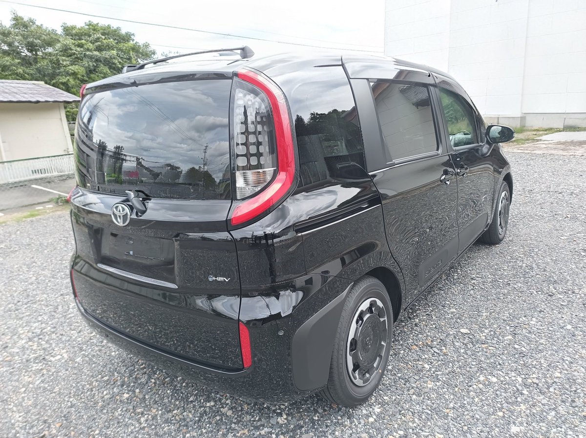 Shigu09's tweet photo. #シエンタ 
無事本日仕事用のシエンタZ納車されました🚙
（ナンバー消しているので少し修正しています）
まだシートにビニール被さってる
ホイールどノーマルです🛞
まぁ機会があれば変えるかも🫡
しばらくこれから大事に大事に乗ります🤗 https://t.co/2efWqWyTFH