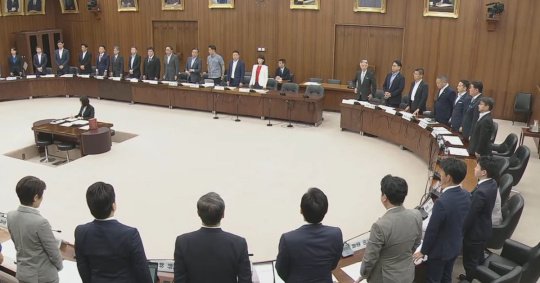 moeruasia01's tweet photo. 【祝】国民投票法改正案 衆院憲法審査会で可決！
反対は共産党だけｗ
https://t.co/olMgU8SZ8J https://t.co/wAjSjoIPwG