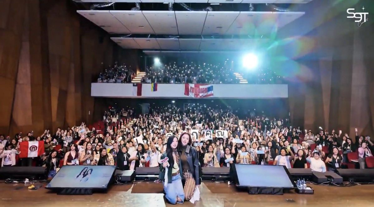 cate99ForF's tweet photo. OMG, Peru FM was this crowded, imagine Mexico FM would be twice as crowded!
So prouf of FayeAtom 😭🔥🔥🌻🍑

FAYETOM PERU FANMEET 
#FayeAtom1stFMinLima https://t.co/3IrVlsz7ZJ