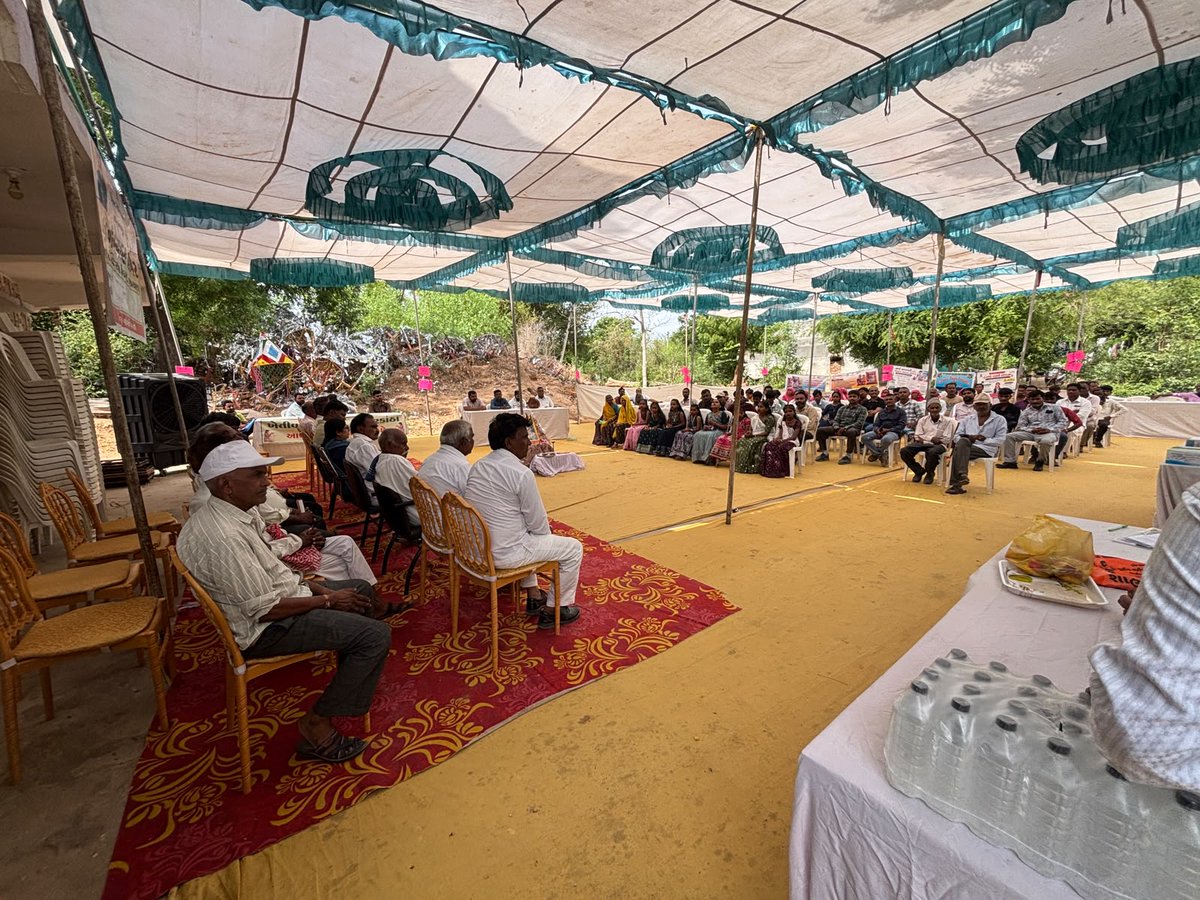 MamlatdarTalod's tweet photo. તારીખ:૧૭/૦૬/૨૦૨૬ ના રોજ  મૂધાસણા ગામે પ્રાથમિક શાળા ખાતે જન કલ્યાણ શિબિરનુ આયોજન કરવામાં આવ્યુ. https://t.co/QDubtKuTHT
