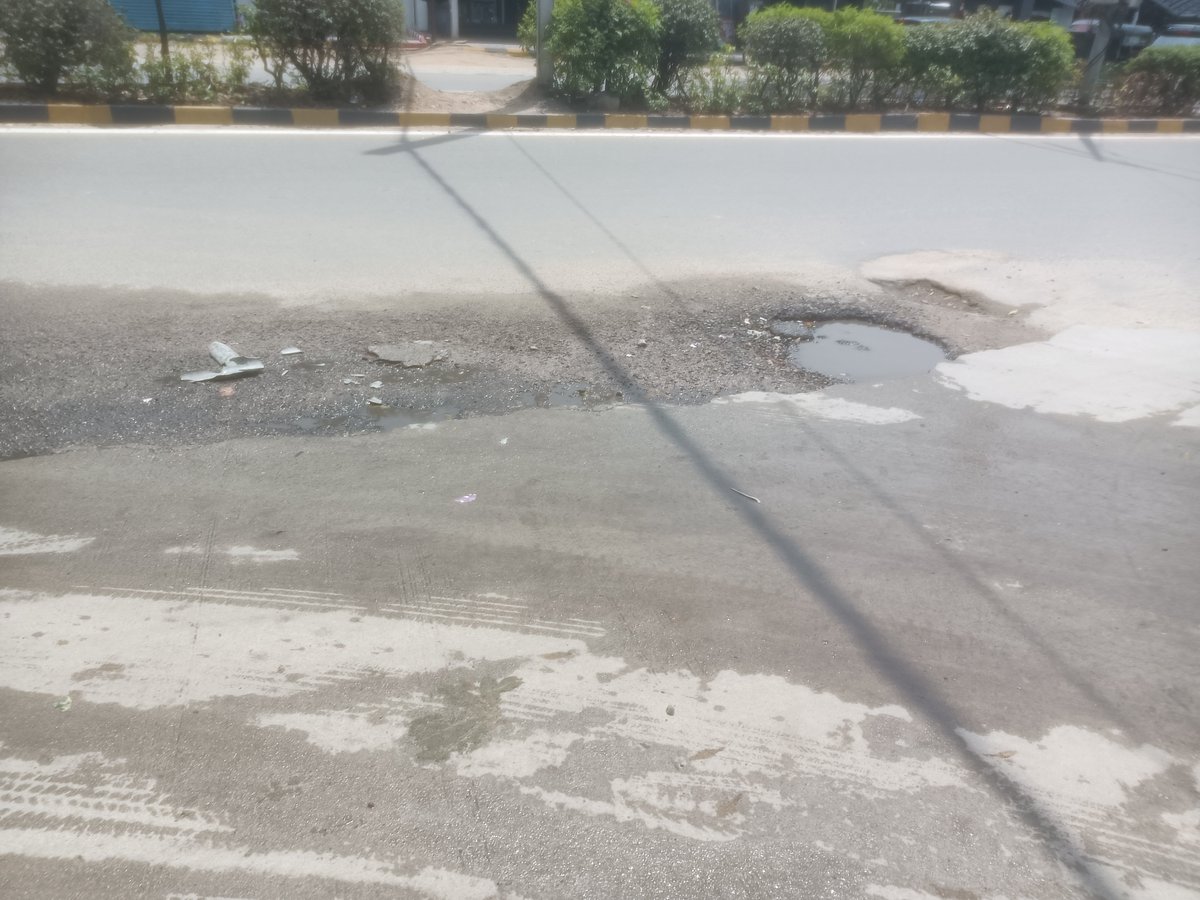 pushpa64060's tweet photo. @GHMCOnline @CommissionrGHMC pothole in front of cmc enclave masjid banda mg showroom pls repair https://t.co/j5iwtJCmrE