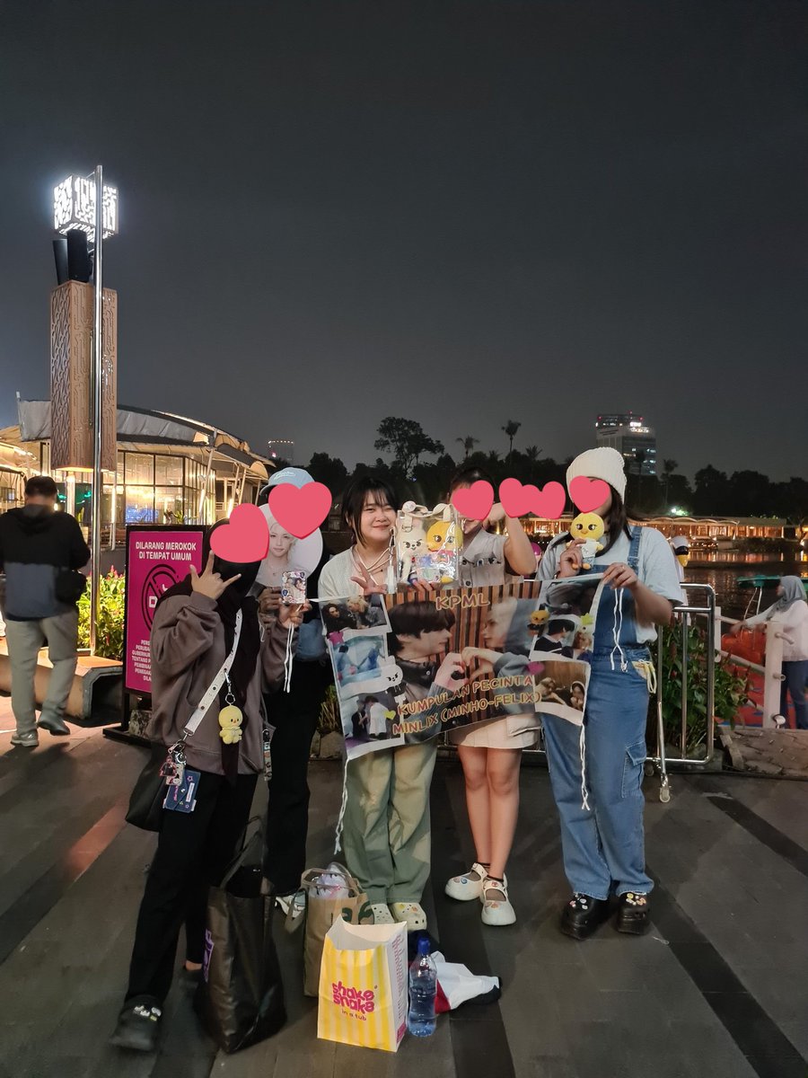 mmarshmeow's tweet photo. Tau tempat lah kalo mau ngeshipper goblok, event resmi pun mau lu acak2 pake agenda shipper lu???
Goblok anjing gw bener2 udah ga habis pikir https://t.co/w17OXK6R4C