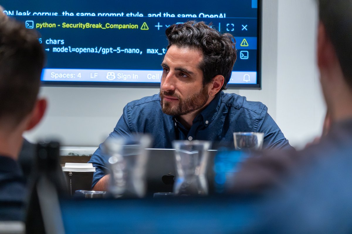 fr0gger_'s tweet photo. 🤓 Sneak peek from our training session in Sydney last week!

A deep dive into AI Threat Intelligence, agent security, adversarial prompts and the AI threat landscape.

The next session will take place at @BlackHatEvents USA this August.

See you there! 

👉 https://t.co/bnNPBSxgAP