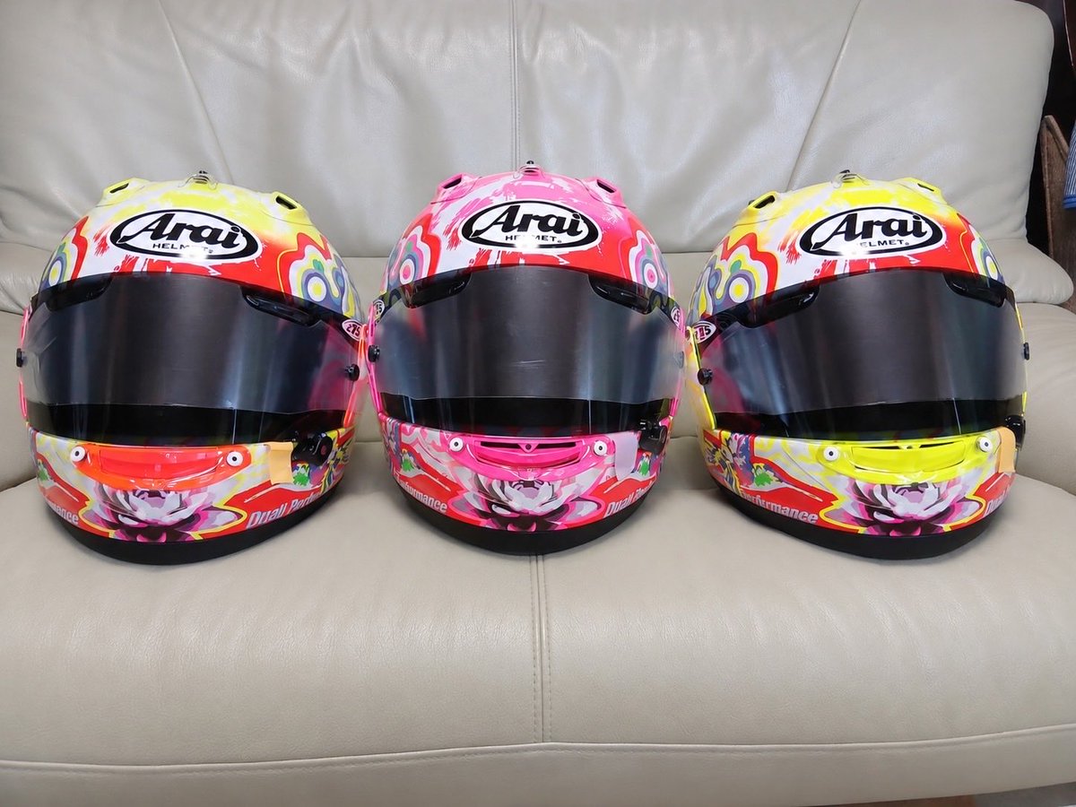 Sodo_hh's tweet photo. Araiヘルメット様から「FIM Racing #2」モデルのJungle2を３つ用意して頂けました🤲
「8耐出る予定ないです」とお伝えしたのですが
「何があるかわからないから」と用意して下さりました

他メーカーが良くない訳ではないですが、性能面は勿論、そう言った心意気な部分も含め、僕はAraiが大好きです🥰 https://t.co/tBuzRYzb0v
