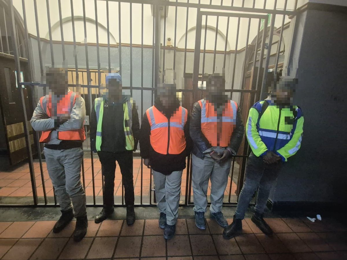 PSiRALive's tweet photo. Joint night Operation feedback with @SAPoliceService in (Western Cape - Cape Town Central)
5x Unregistered security officers Arrested
2x South Africans🇿🇦
3x Congolese 🇨🇩
#Security #PSiRALive #LawEnforcement #Compliance #SAPS https://t.co/DHoAwqCtbU