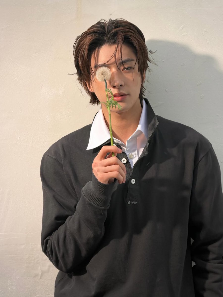 beduty's tweet photo. I could say the exact same thing about you, you look effortlessly handsome. 🩷 https://t.co/LTMpfSdXah