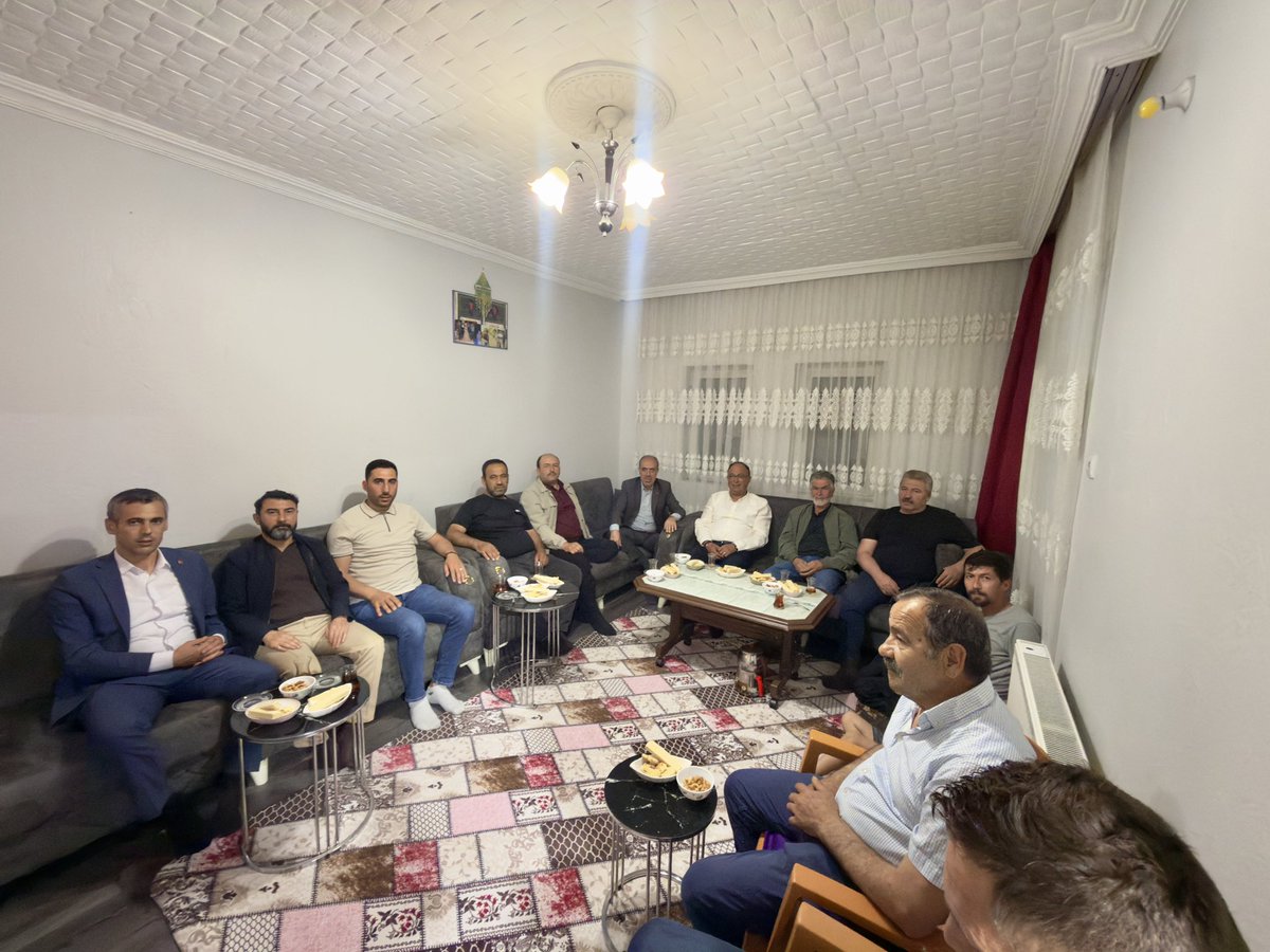 AhMettanrgnn's tweet photo. İlçe Başkanımız Sn Turgut Koç, yönetim kurulu üyelerimiz ve meclis üyemiz ile birlikte Dadaloğlu Mahalle Başkanımız Sn Hüseyin Yıldırım ve Mahalle Muhtarımız Sn Ömer Yıldız’ı ziyaret ettik. mahallemiz hakkında istişarelerde bulunduk.@abuyukgumus @huseyinokandan @Koc72T https://t.co/6CEj33Xo72