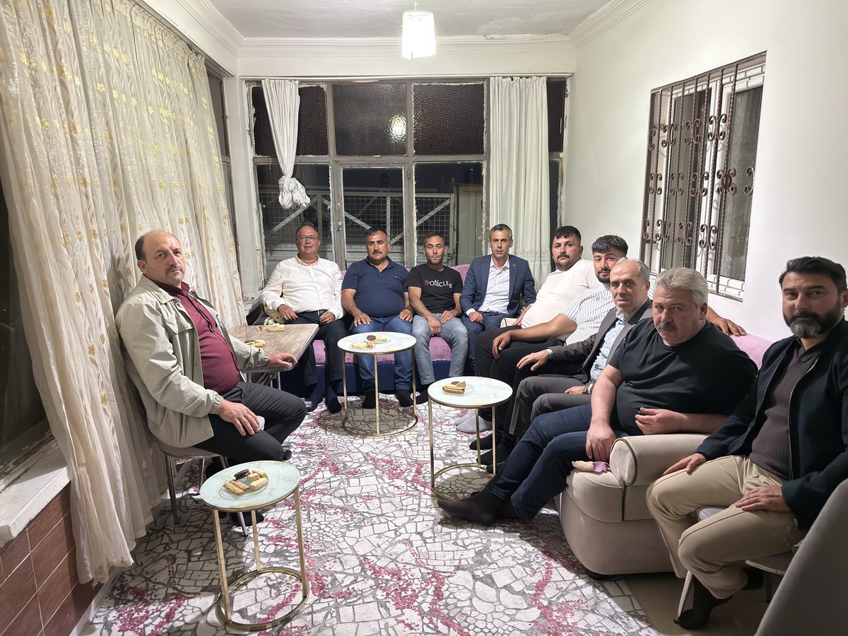 AhMettanrgnn's tweet photo. İlçe Başkanımız Sn Turgut Koç, yönetim kurulu üyelerimiz ve meclis üyemiz ile birlikte Dadaloğlu Mahalle Başkanımız Sn Hüseyin Yıldırım ve Mahalle Muhtarımız Sn Ömer Yıldız’ı ziyaret ettik. mahallemiz hakkında istişarelerde bulunduk.@abuyukgumus @huseyinokandan @Koc72T https://t.co/6CEj33Xo72