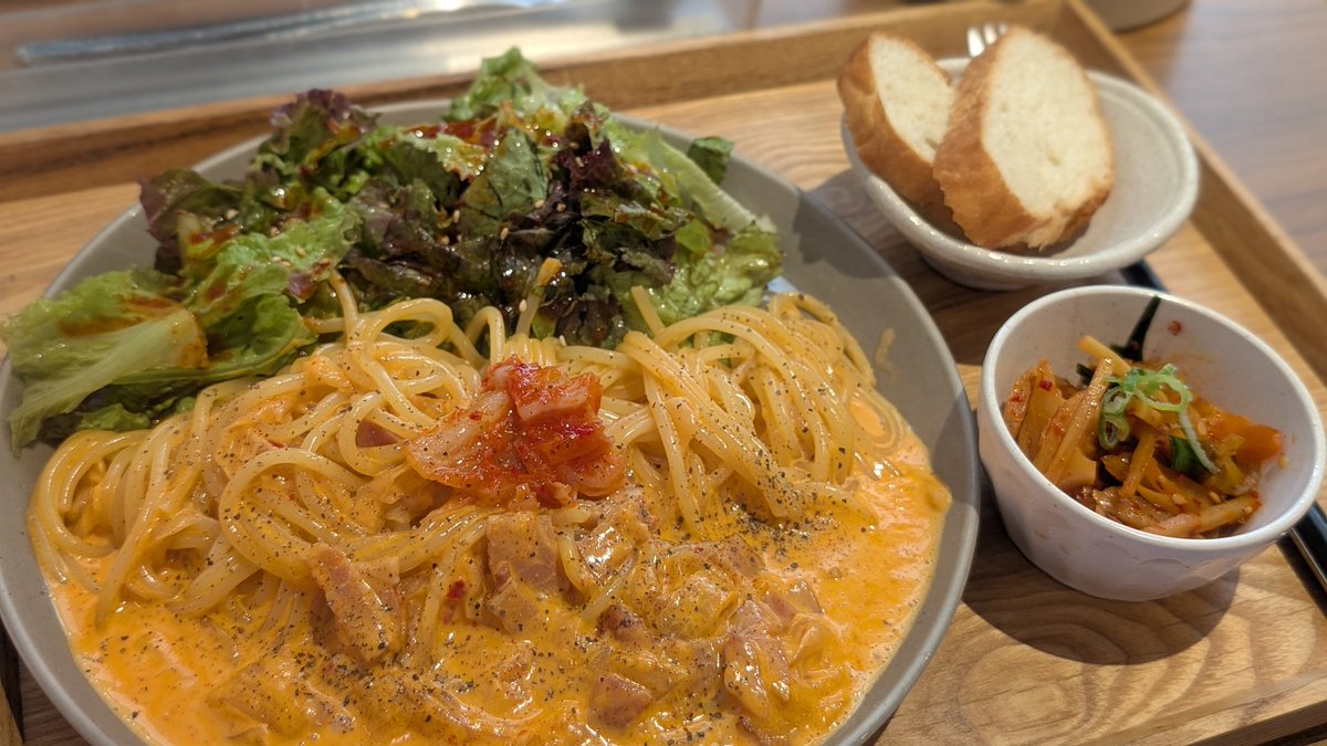 m_yooooooon's tweet photo. 今日もまだこの症状継続中なので、友達と神戸まで韓国料理ランチ食べに行ってきました🇰🇷キムチクリームパスタ！美味しかった！！！ https://t.co/f12RBTcn6E