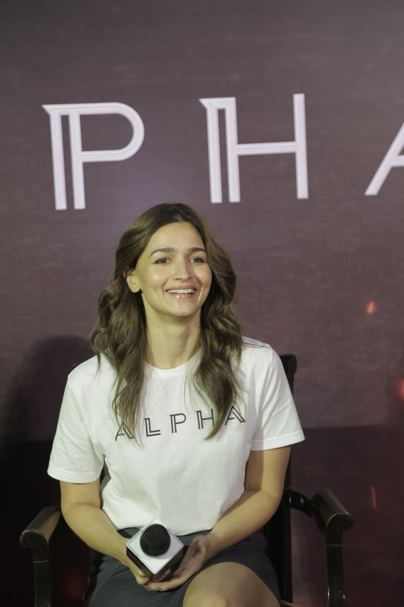 deepjaiswal007's tweet photo. Beyond the stardom, what truly makes Alia Bhatt special is her warmth, humility, and the kindness she carries everywhere she goes. The cutest smile, the purest heart, and the sweetest soul she continues to win hearts not just with her talent, but with the person she is. ❤️✨ https://t.co/WYflg2Wn0D
