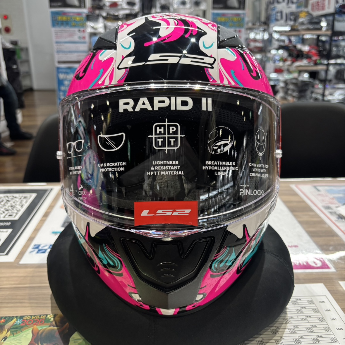 naps_kansai's tweet photo. 【LS2 新グラフィック入荷!】
#京都八幡店 です⭐︎
#LS2 のJAPANフィットモデル #RAPIDII
新グラフィック入荷しました♡
CYBERG PURPLE CYAN
価格¥21,800(税込)
ナップス京都八幡店
PIT作業やご案内のWeb予約はこちら
https://t.co/mFX1p8Rv97
#ナップス #LS2 #RAPIDⅡ #ヘルメット https://t.co/IwfDVeZTQy