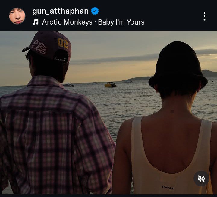 jumplings_'s tweet photo. "baby i'm yours" OH OKAY https://t.co/mHocApy6Aa