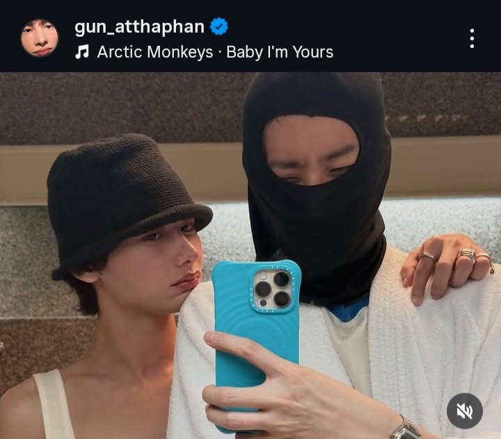 jumplings_'s tweet photo. "baby i'm yours" OH OKAY https://t.co/mHocApy6Aa