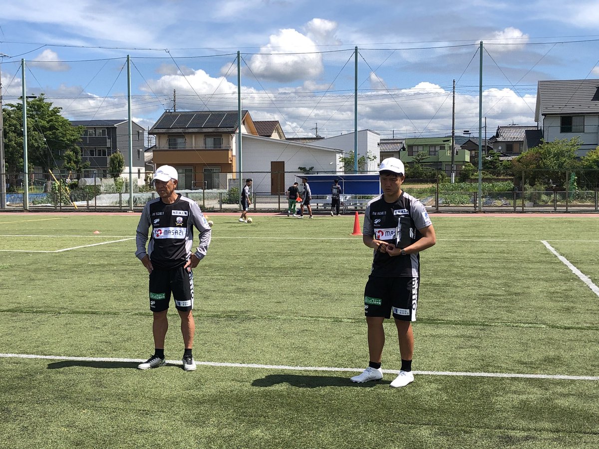 FCGIFU_school's tweet photo. 午前中は育成普及グループで指導力向上を目指すG-UPトレーニングがありました。今日はアカデミー森島コーチが指導実践を行いました😊

クラーク記念国際高校の選手の皆さん、ご協力ありがとうございました！

#FC岐阜 
#FC岐阜アカデミー 
#FC岐阜サッカースクール 
#クラーク記念国際高校 https://t.co/C228GPEEVp