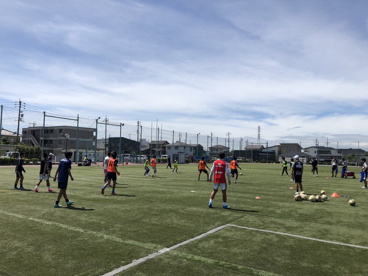 FCGIFU_school's tweet photo. 午前中は育成普及グループで指導力向上を目指すG-UPトレーニングがありました。今日はアカデミー森島コーチが指導実践を行いました😊

クラーク記念国際高校の選手の皆さん、ご協力ありがとうございました！

#FC岐阜 
#FC岐阜アカデミー 
#FC岐阜サッカースクール 
#クラーク記念国際高校 https://t.co/C228GPEEVp