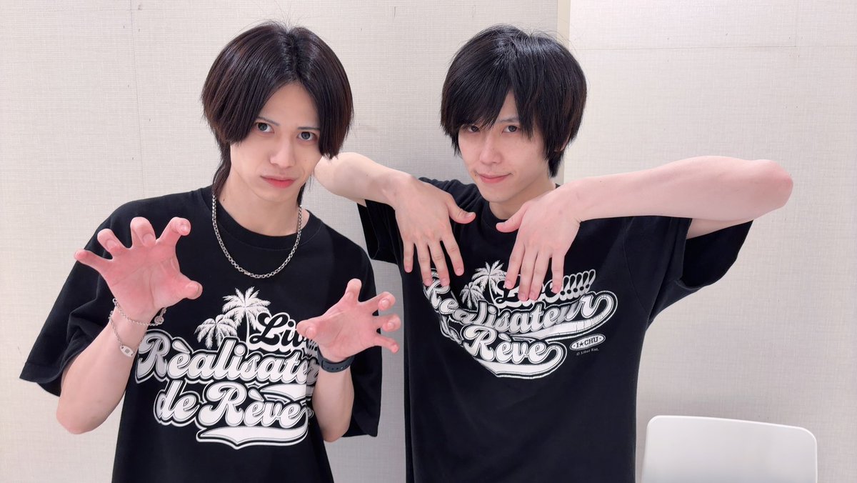 butai_ichu's tweet photo. 📣舞台アイ★チュウ ファイナルライブ
「LIVE!!!!!!アイ★チュウ〜étoile éternelle〜」開演まであと『6日』！
本日はRE:BERSERKのオフショットをお届けします🦇
お楽しみに！

#舞台アイチュウ #アイチュウ https://t.co/3uWcnvJcbs