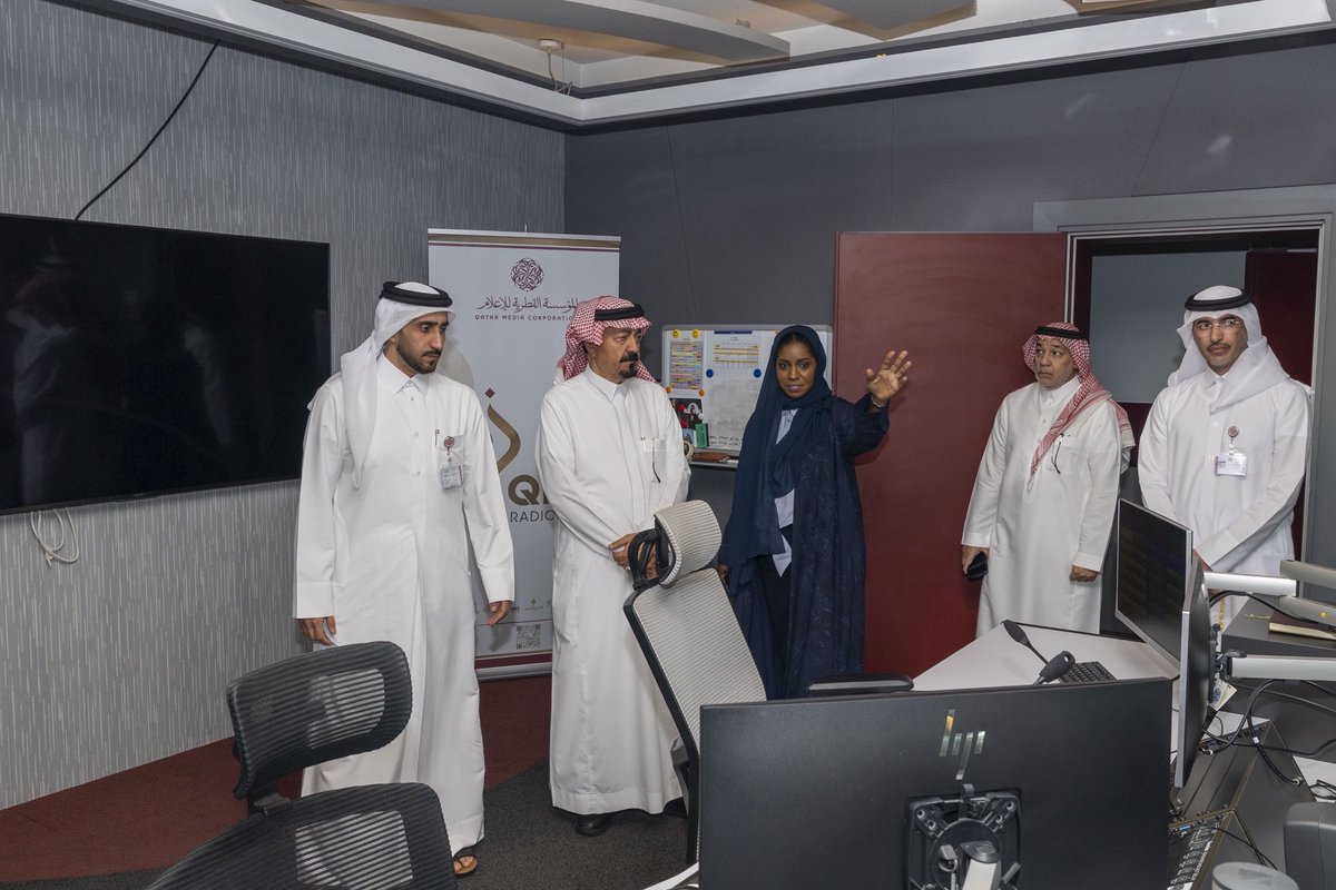 AlArab_Qatar's tweet photo. استقبلت المؤسسة القطرية للإعلام، ممثلةً في تلفزيون قطر وقناة QBC الاقتصادية والإذاعات الناطقة بغير اللغة العربية التابعة لإذاعة قطر، سعادة الدكتور عبدالرحمن بن عبدالعزيز الهزاع، المدير العام لجهاز إذاعة وتلفزيون الخليج، وذلك للاطلاع على أحدث التقنيات والاستوديوهات بالمؤسسة.

#جريدة_العرب  #قطر  @qmc_qa